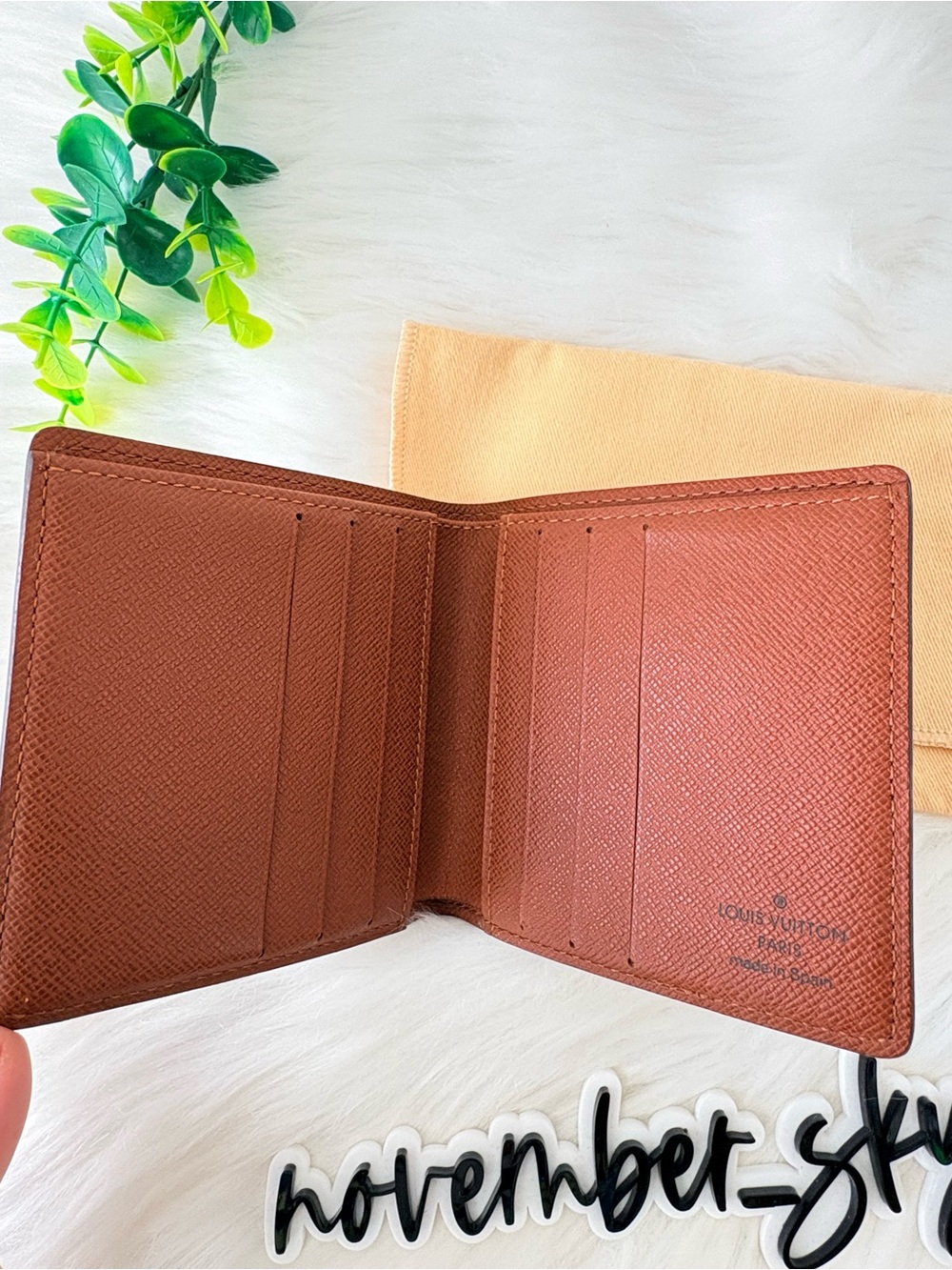 Louis Vuitton Monogram Canvas Men's Bifold Wallet - Picture 6 of 14